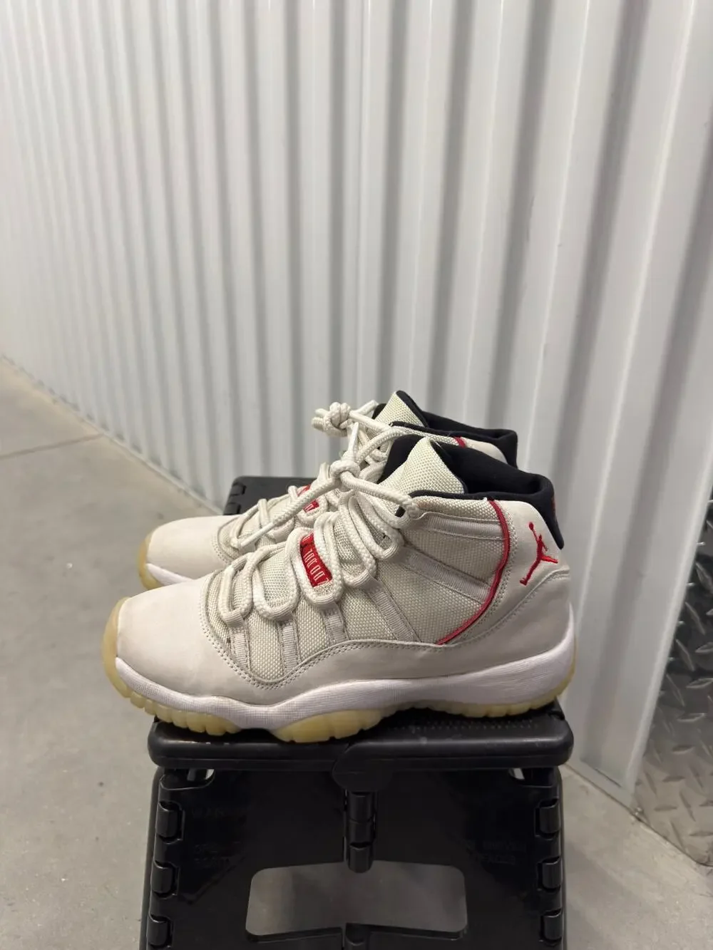 Nike Air Jordan 11 Platinum Tint Sail-University 2018 Size 6.5y GS - 378038-016